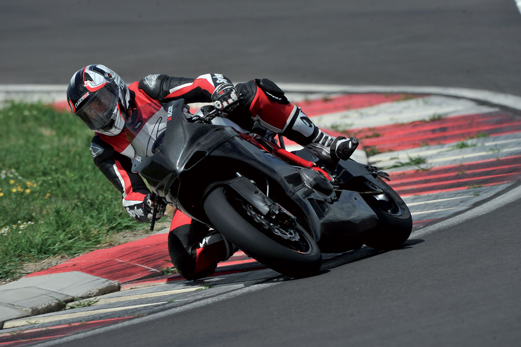 Ducati X60R: La prova su pista del gioiello dedicato a Riccardo Pierobon