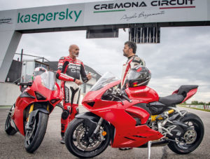 panigale_v4_v2_confronto (1)