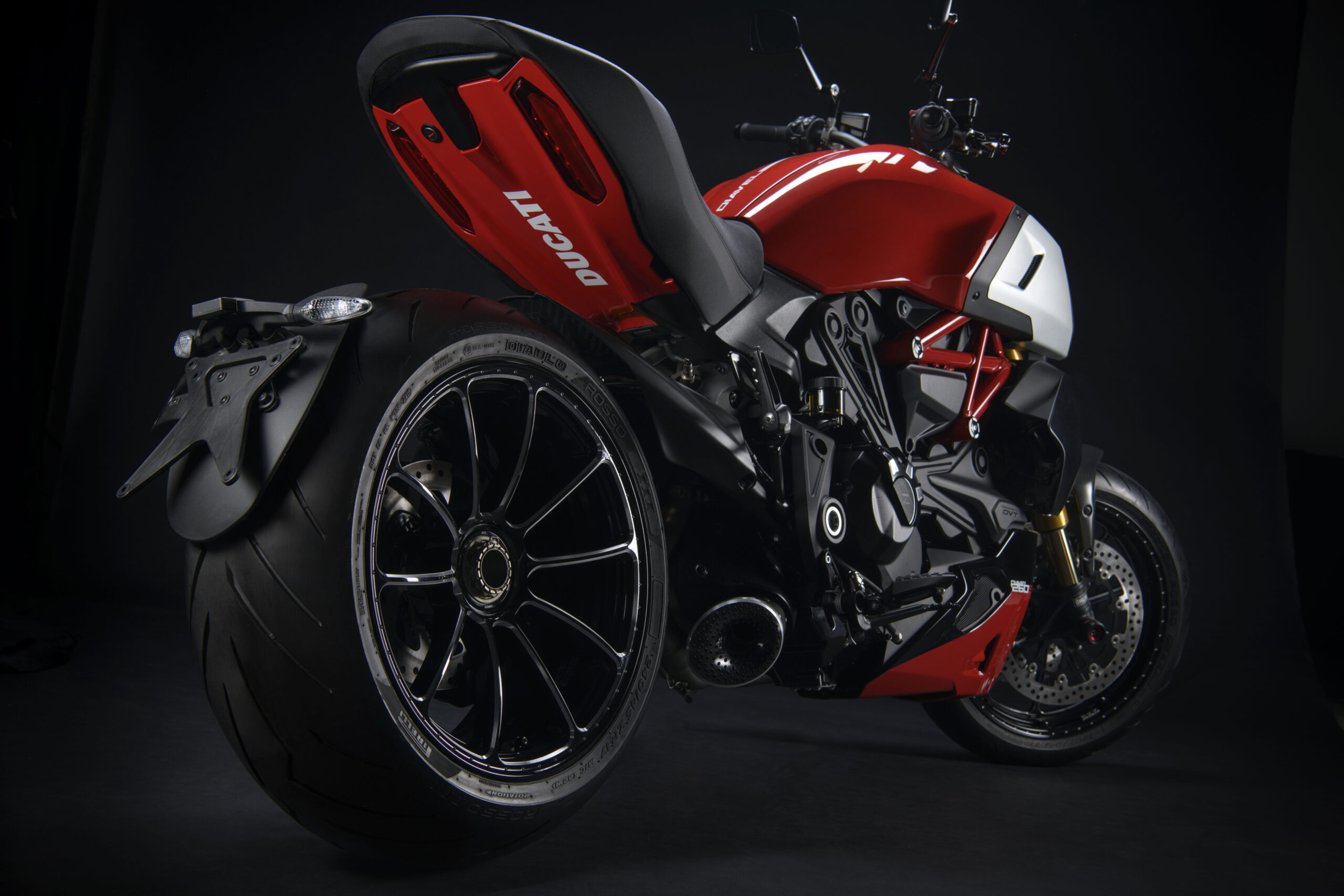Gli accessori Ducati Performance accendono l’animo sportivo del Diavel 1260