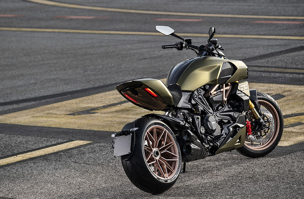 DUCATI_DIAVEL_1260_LAMBORGHINI_AMBIENCE_39_UC213136_High