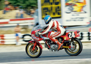 Mario Lega and endurance tests riding the Ducati 900 SS