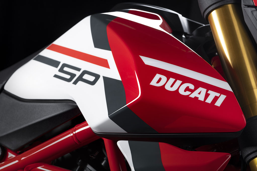 Ducati_Hypermotard_950_SP_MY22-_7__UC287620_High