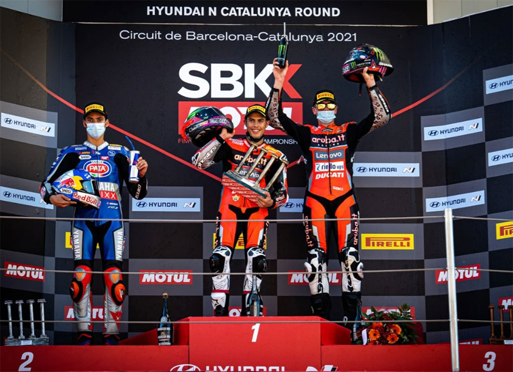 WorldSBK, trionfo Panigale V4R