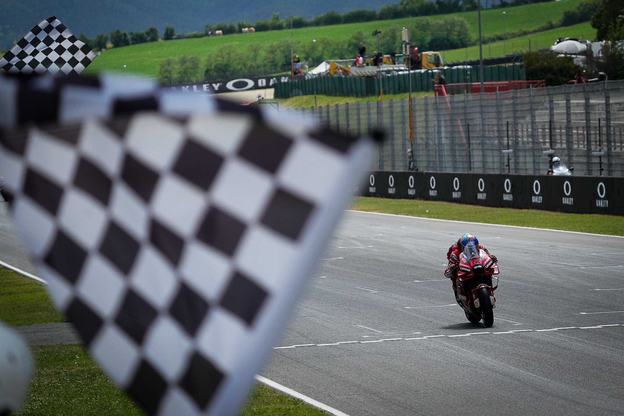 Bagnaia tinge di rosso il Mugello